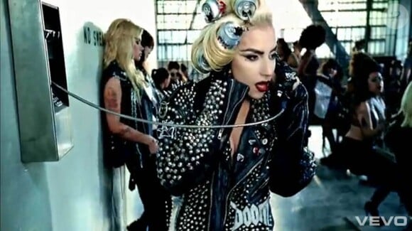 Lady Gaga a invité Beyoncé dans son univers tordu et sexuel, sous la direction du réalisateur Jonas Akerlund, pour le clip de Telephone