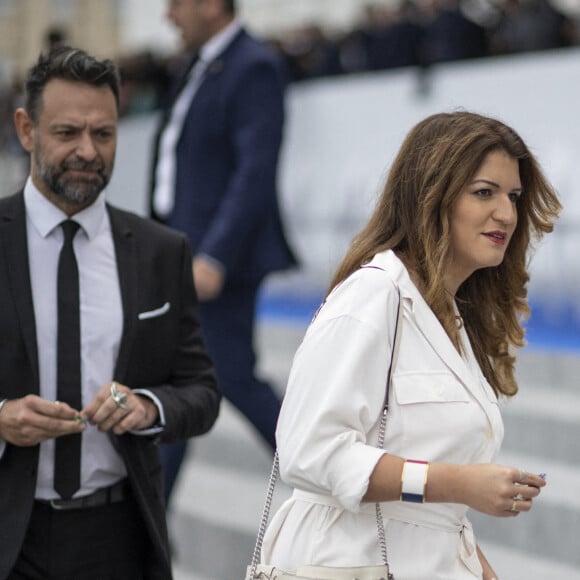 Matthias Savignac et Marlene Schiappa lors du défilé militaire du Jour de la Bastille sur l'avenue des Champs-Élysées à Paris, le 14 juillet 2023. Photo par Eliot Blondet/ABACAPRESS.COM