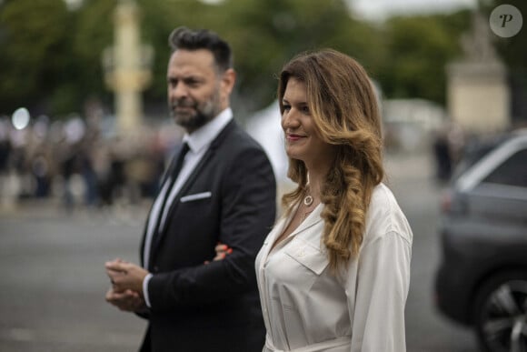 Matthias Savignac et Marlene Schiappa lors du défilé militaire du Jour de la Bastille sur l'avenue des Champs-Élysées à Paris, le 14 juillet 2023. Photo par Eliot Blondet/ABACAPRESS.COM