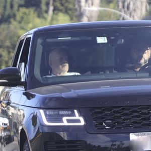 Exclusif - Bruce Willis se balade avec son chauffeur en SUV à Los Angeles