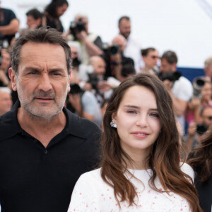 En avril 2024, " L'Amour ouf " est sélectionné au prestigieux Festival de Cannes, une consécration pour Lellouche et son équipe...
Adele Exarchopoulos, Gilles Lellouche, Mallory Wanecque et Elodie Bouchez assistent au Photocall de L'Amour Ouf dans le cadre du 77ème Festival International du Film de Cannes à Cannes, France, le 24 mai 2024. Photo par Aurore Marechal/ABACAPRESS.COM