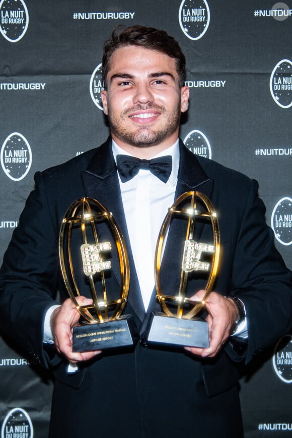 Antoine Dupont a été élu meilleur joueur de la saison 2023-2024 du Top 14 - Soirée de la 20ème édition de la Nuit du Rugby à Paris le 23 septembre 2024.