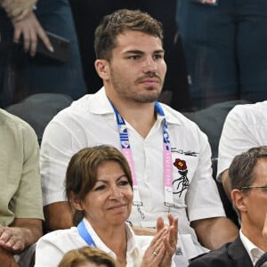 Anne Hidalgo et Antoine Dupont - Célébrités assistent aux épreuves de gymnastique lors des Jeux Olympiques de Paris 2024 (JO) au Palais omnisports Bercy Arena, à Paris, France, le 30 juillet 2024. © Jacovides-Perusseau/Bestimage