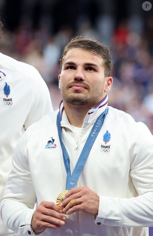 "Et il n'arrive toujours pas à passer les quarts de finale. C'est étrange", balance un autre sur l'échec d'Antoine Dupont à la Coupe du monde 2023

Antoine Dupont - La France remporte la finale en Rugby à 7 après sa victoire face à Fidji (et sa première médaille d'or) lors des Jeux Olympiques (JO) de Paris 2024 au Stade de France à Saint-Denis, Seine Saint-Denis, France, le 27 juillet 2024. © Jacovides-Perusseau/Bestimage