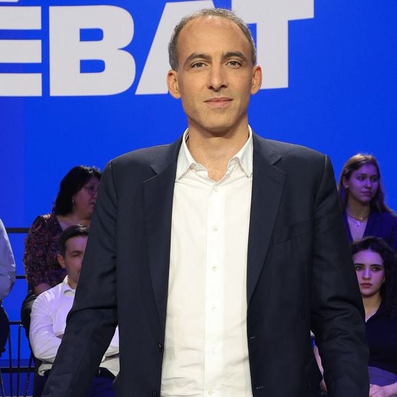 Raphaël Glucksmann (PS) - Elections européennes 2024 : débat entre les têtes de liste sur BFM Tv le 27 mai 2024. © Coadic Guirec / Bestimage 