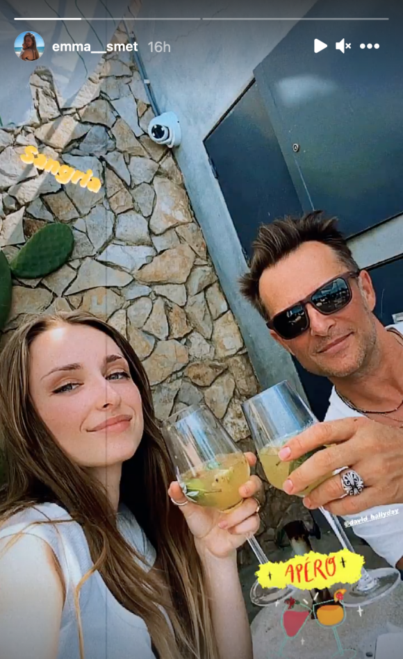 Emma Smet et son père David Hallyday trinquent sous le soleil au Portugal.