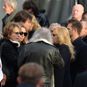 Nathalie Baye, Laura Smet, Tony Scotti, Sylvie Vartan, David Hallyday - Sorties de l'église de la Madeleine après les obsèques de Johnny Hallyday à Paris le 9 décembre 2017. © Veeren / Bestimage 