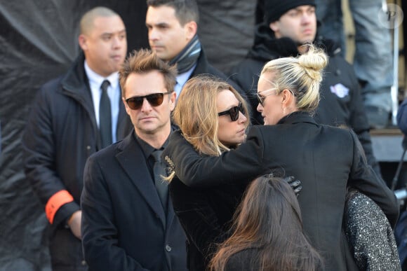 David Hallyday, Laura Smet, Laeticia Hallyday et ses filles Joy et Jade - Arrivées des personnalités en l'église de La Madeleine pour les obsèques de Johnny Hallyday à Paris le 8 decembre 2017. © Veeren/Bestimage 