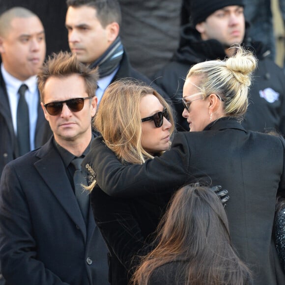 David Hallyday, Laura Smet, Laeticia Hallyday et ses filles Joy et Jade - Arrivées des personnalités en l'église de La Madeleine pour les obsèques de Johnny Hallyday à Paris le 8 decembre 2017. © Veeren/Bestimage 