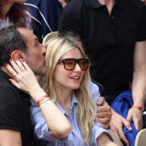 Gilles Lellouche, Alizee Guinochet en tribunes lors de la finale masculine de Roland Garros le 09 juin 2024 à Paris, France. Photo par Nasser Berzane/ABACAPRESS.COM