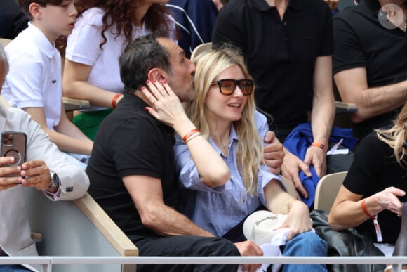 Gilles Lellouche, Alizee Guinochet en tribunes lors de la finale masculine de Roland Garros le 09 juin 2024 à Paris, France. Photo par Nasser Berzane/ABACAPRESS.COM