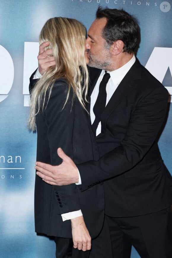 Gilles Lellouche et son épouse Alizee Guinochet assistent à l'avant-première de Goliath, qui se tient à l'UGC Normandie, à Paris, France, le 08 mars 2022. Photo par Jerome Domine/ABACAPRESS.COM