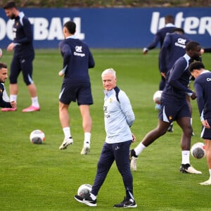 La famille des Bleus s'agrandit !
Didier Deschamps lors d'un entraînement de l'équipe de France de football à Clairefontaine-en-Yvelines. Photo d'Anthony Bibard/FEP/Icon Sport/ABACAPRESS.COM