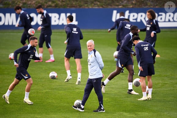 La famille des Bleus s'agrandit !
Didier Deschamps lors d'un entraînement de l'équipe de France de football à Clairefontaine-en-Yvelines. Photo d'Anthony Bibard/FEP/Icon Sport/ABACAPRESS.COM