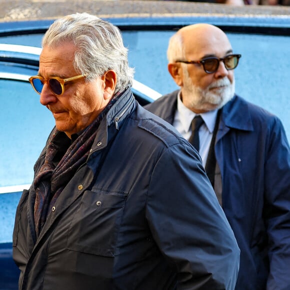 Christian Clavier, Gérard Jugnot - Sortie des Obsèques de Michel Blanc en l'église Saint-Eustache à Paris, le 10 octobre 2024. © Moreau / Jacovides / Bestimage