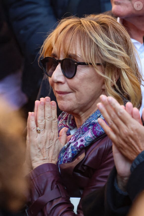 On l'a toutefois apercue plus tot dans la journée à la cérémonie religieuse
Marie-Anne Chazel et Carole Bouquet - Sortie des Obsèques de Michel Blanc en l'église Saint-Eustache à Paris, le 10 octobre 2024. © Moreau / Jacovides / Bestimage 