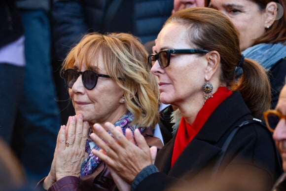 Marie-Anne Chazel et Carole Bouquet - Sortie des Obsèques de Michel Blanc en l'église Saint-Eustache à Paris, le 10 octobre 2024. © Moreau / Jacovides / Bestimage 