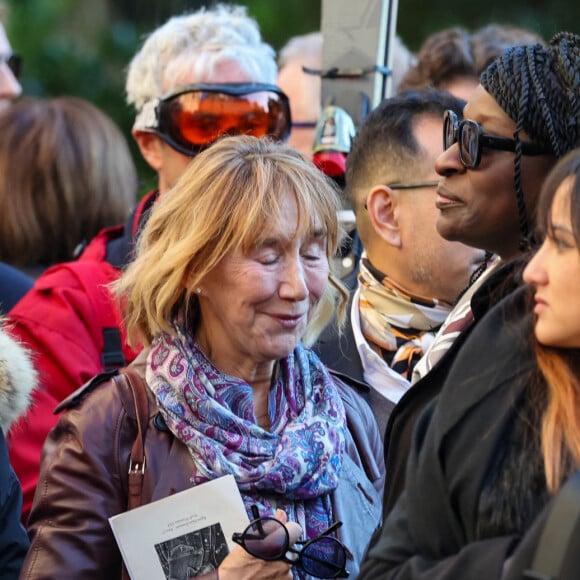 Christian Clavier, Marie-Anne Chazel, Ramatoulaye Diop, la compagne du défunt - Sortie des Obsèques de Michel Blanc en l'église Saint-Eustache à Paris, le 10 octobre 2024. © Moreau / Jacovides / Bestimage 