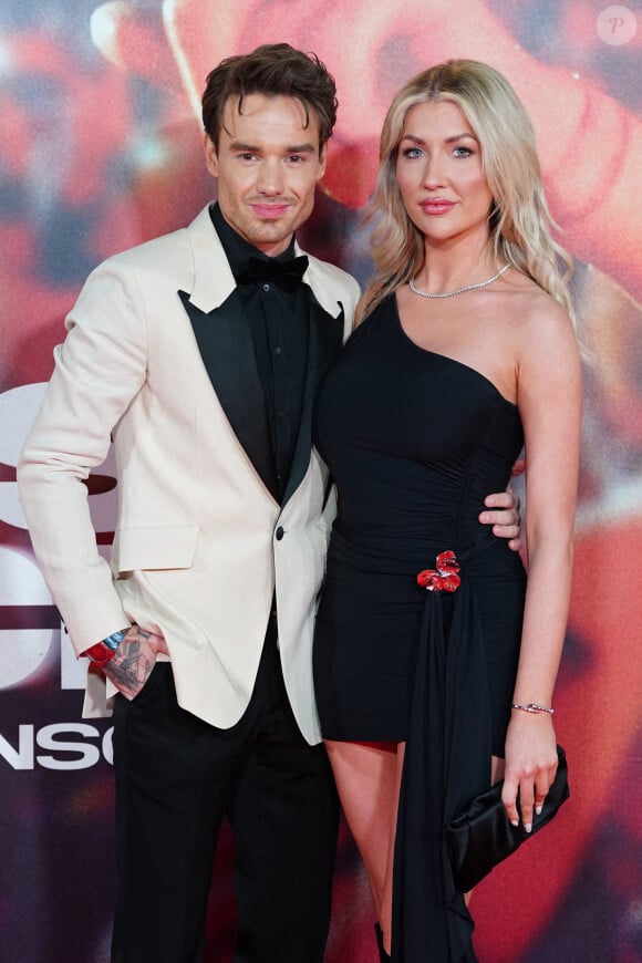 Triste nouvelle dans l'industrie de la musique...
Liam Payne et Kate Cassidy assistent à la première de All Of Those Voices au Cineworld de Londres.