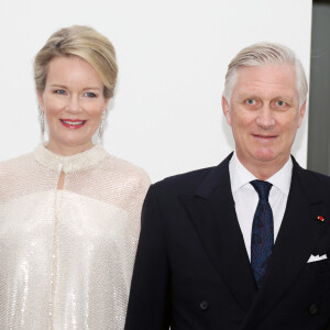 Un couple royal qui a fait forte impression en France.
La reine Mathilde et le roi Philippe de Belgique lors d'un dîner au centre Pompidou à Paris autour de l'exposition "Surréalisme" © Denis Guignebourg / Bestimage 