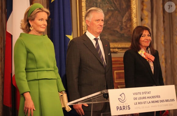 Le roi Philippe et la reine Mathilde de Belgique reçus par Anne Hidalgo, maire de Paris, lors de la visite du couple royal en France, le 15 octobre 2024. © Jonathan Rebboah / Panoramic / Bestimage 