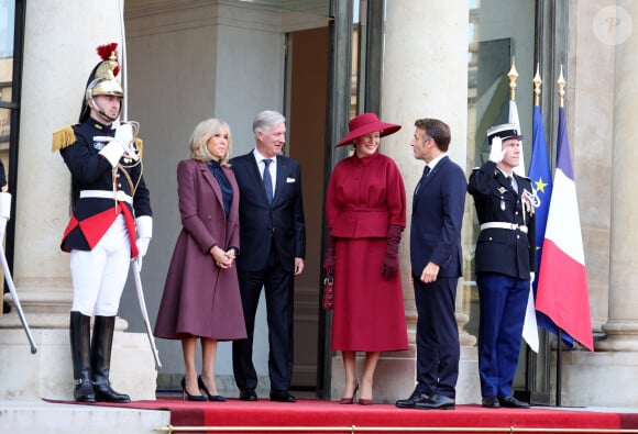 Le président de la République Emmanuel Macron et la première dame Brigitte Macron accueillent le roi Philippe et la reine Mathilde de Belgique à l'Elysée, le 14 octobre 2024, à l'occasion de leur visite officielle en France, du 14 au 16 octobre 2024. © Dominique Jacovides / Bestimage 