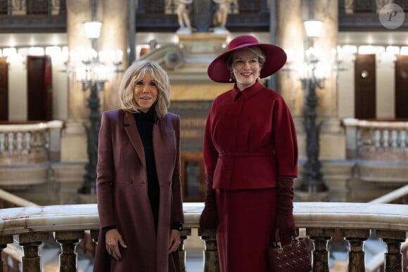 La première dame française Brigitte Macron et la reine Mathilde de Belgique lors d'une visite du Palais Garnier Opéra de Paris, France, le 14 octobre 2024, le premier jour de la visite officielle du couple royal belge en France. © Raphael Lafargue/Pool/Bestimage 