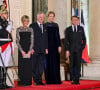 Arrivé le 14 octobre à la Gare du Nord, Philippe de Belgique, le roi des Belges Philippe et son épouse Mathilde ont entamé une visite d'Etat de trois jours en France.
Le président Emmanuel Macron, Brigitte Macron, Le roi Philippe de Belgique, La reine Mathilde de Belgique lors du dîner d'état au palais de l'Elysée à Paris en l'honneur du couple royal de Belgique, en visite d'état à Paris le 14 octobre 2024. © Frédéric Andrieu / Bestimage 