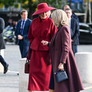 La reine Mathilde de Belgique, Brigitte Macron lors d'une cérémonie à l'Arc de Triomphe à Paris le 14 octobre 2024. © Frédéric Andrieu / Bestimage 