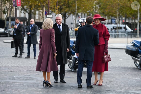 Le roi Philippe de Belgique, la reine Mathilde, Le président Emmanuel Macron, Brigitte Macron lors d'une cérémonie à l'Arc de Triomphe à Paris le 14 octobre 2024. © Frédéric Andrieu / Bestimage 