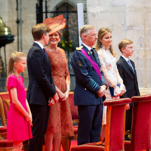 Selon l'hebdomadaire, le souverrain et son épouse possèdent, depuis une vingtaine d'années, une somptueuse propriété sur l'île d'Yeu, nichée "au large de la Vendée".
Le Roi Philippe de Belgique, la Reine Mathilde de Belgique et leurs 4 enfants, la princesse Eléonore, le prince Gabriel, la princesse Elisabeth et le prince Emmanuel de Belgique assistent à la cérémonie du " Te Deum " à la cathédrale des Saints Michel et Gudule à Bruxelles, à l'occasion de la fête Nationale belge. Belgique, Bruxelles, 21 juillet 2019. 