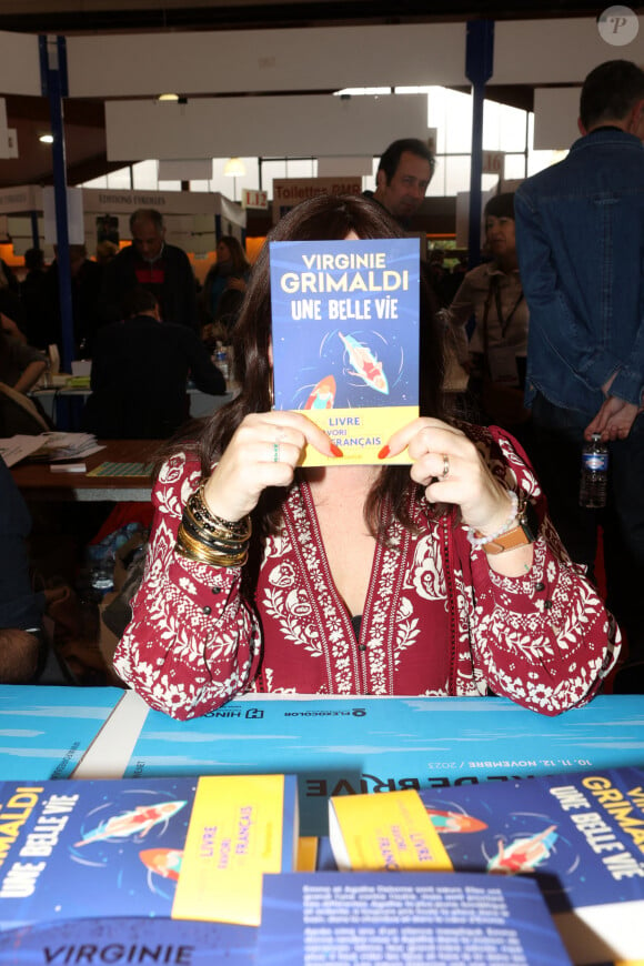 Virginie Grimaldi lors de la 41ème Foire du Livre de Brive dans La Halle Brassens, à Brive-la-Gaillarde, France, le 11 novembre 2023. © Jean-Marc-Lhomer/Bestimage 