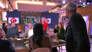 Thierry Ardisson commet une erreur de taille sur le plateau de C à vous, Anne-Elisabeth Lemoine le recadre (VIDEO)