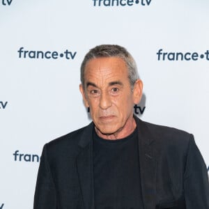 Thierry Ardisson lors du photocall dans le cadre de la conférence de presse de France Télévisions au Pavillon Gabriel à Paris, France, le 24 août 2021. © Pierre Perusseau/Bestimage 