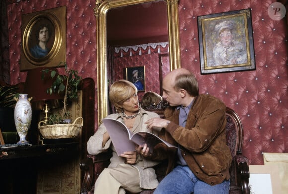 En France, à Paris, au Théâtre des Bouffes Parisiens, Françoise Sagan et Michel Blanc