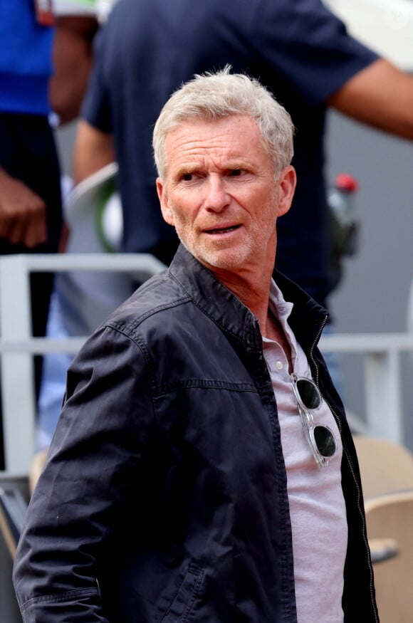 Denis Brogniart - Célébrités dans les tribunes des internationaux de France de Roland Garros à Paris le 30 mai 2022. © Cyril Moreau - Dominique Jacovides/Bestimage 