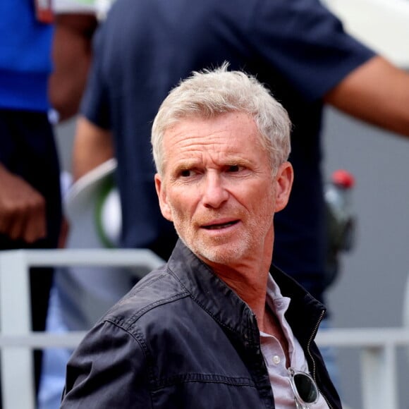 Denis Brogniart - Célébrités dans les tribunes des internationaux de France de Roland Garros à Paris le 30 mai 2022. © Cyril Moreau - Dominique Jacovides/Bestimage 