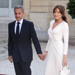 Carla Bruni a souhaité l'anniversaire à sa fille Giulia via une émouvante publication postée sur Instagram.
Nicolas Sarkozy et sa femme Carla Bruni-Sarkozy (robe Ralph Lauren) - Dîner d'état en l'honneur du président des Etats-Unis et sa femme au palais de l'Elysée à Paris, à l'occasion de leur visite officielle en France.