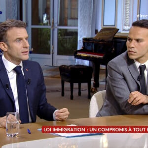 Captures d'écran - Anne-Élisabeth Lemoine - Mohamed Bouhafsi - Le président Emmanuel Macron s'exprime lors de l'émission "C à vous" au palais de l'Elysée le lendemain de l'adoption de la loi Immigration. Paris, le 20 décembre 2023. © Jack Tribeca / Bestimage 