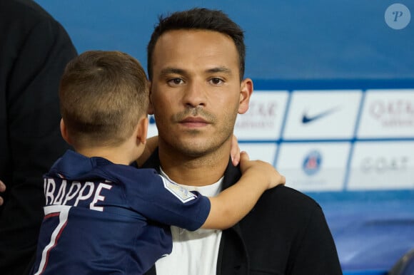 Mohamed Bouhafsi en tribunes lors du match de football Ligue 1 Uber Eats opposant le Paris Saint-Germain (PSG) à l'OGC Nice au Parc des Princes à Paris, France, le 15 septembre 2023. Nice a gagné 3-2. © Cyril Moreau/Bestimage 