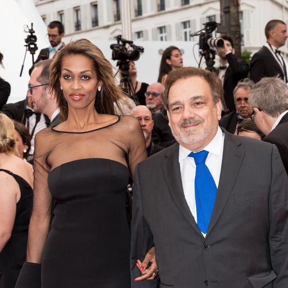 Un lieu idéal pour leurs filles
Didier Bourdon et sa femme Marie-Sandra - Montée des marches du film "Douleur et Gloire" lors du 72ème Festival International du Film de Cannes.