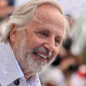 Pour une raison bien précise...
Fabrice Luchini - Photocall du film "Marcello Mio" (Compétition) lors du 77ème Festival International du Film de Cannes (14 - 25 mai 2024), le 22 mai 2024. © Jacovides / Moreau / Bestimage 