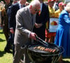 Le monarque est actuellement en Australie et ce, pour un séjour total de 9 jours avec Camilla Parker Bowles. 
Le roi Charles III d'Angleterre et Camilla Parker Bowles, reine consort d'Angleterre, participent au barbecue communautaire à Sydney, le 22 octobre 2024.