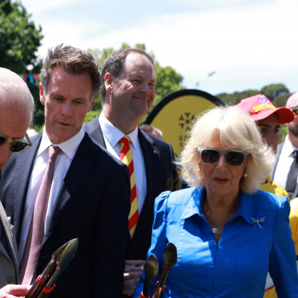 Ils ont pris part à plusieurs visites depuis leur arrivée mais l'un des événements auxquels ils ont participé risque de marquer les esprits. 
Le roi Charles III d'Angleterre et Camilla Parker Bowles, reine consort d'Angleterre, participent au barbecue communautaire à Sydney, le 22 octobre 2024.
