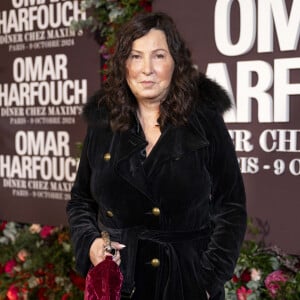 À 60 ans, Evelyne Thomas est l'heureuse maman d'une jeune fille prénommée Lola, âgée de 22 ans.
Evelyne Thomas au photocall de la soirée Omar Harfouch "Dîner chez Maxim's" à Paris. © Perusseau / Tribeca / Bestimage