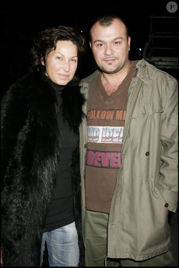 Un enfant qu'elle a eu avec son ex Christophe Aigrisse.
EVELYNE THOMAS ET CHRISTOPHE AIGRISSE - CHAMPIONNAT DU MONDE WBA DES POIDS MOUCHE A BERCY 