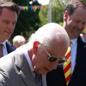 Le roi Charles III d'Angleterre et Camilla Parker Bowles, reine consort d'Angleterre, participent au barbecue communautaire à Sydney, le 22 octobre 2024. 