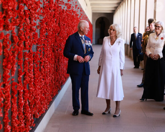 Le roi Charles III d'Angleterre et Camilla Parker Bowles, reine consort d'Angleterre, visitent le Mémorial australien de la guerre à Canberra (Australie), le 21 octobre 2024.