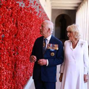 Le roi Charles III d'Angleterre et Camilla Parker Bowles, reine consort d'Angleterre, visitent le Mémorial australien de la guerre à Canberra (Australie), le 21 octobre 2024.