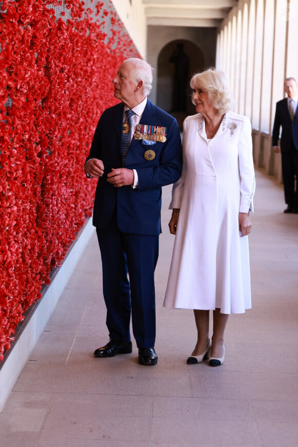 Le roi Charles III d'Angleterre et Camilla Parker Bowles, reine consort d'Angleterre, visitent le Mémorial australien de la guerre à Canberra (Australie), le 21 octobre 2024.